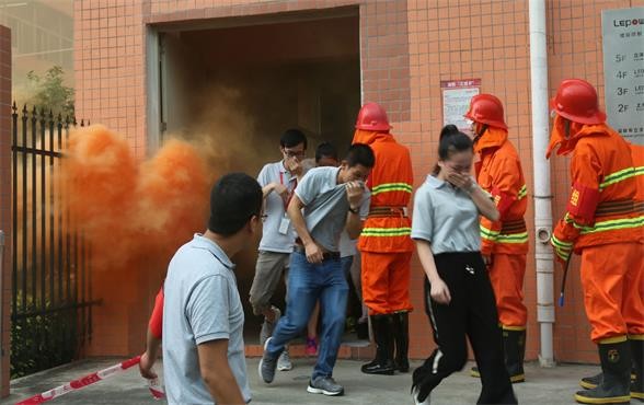 Simulacro de emergencia prevenir problemas antes de que ocurr, ¡En serio!