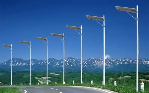 Nueva instalación de iluminación urbana rural LED solar de tres puntos!